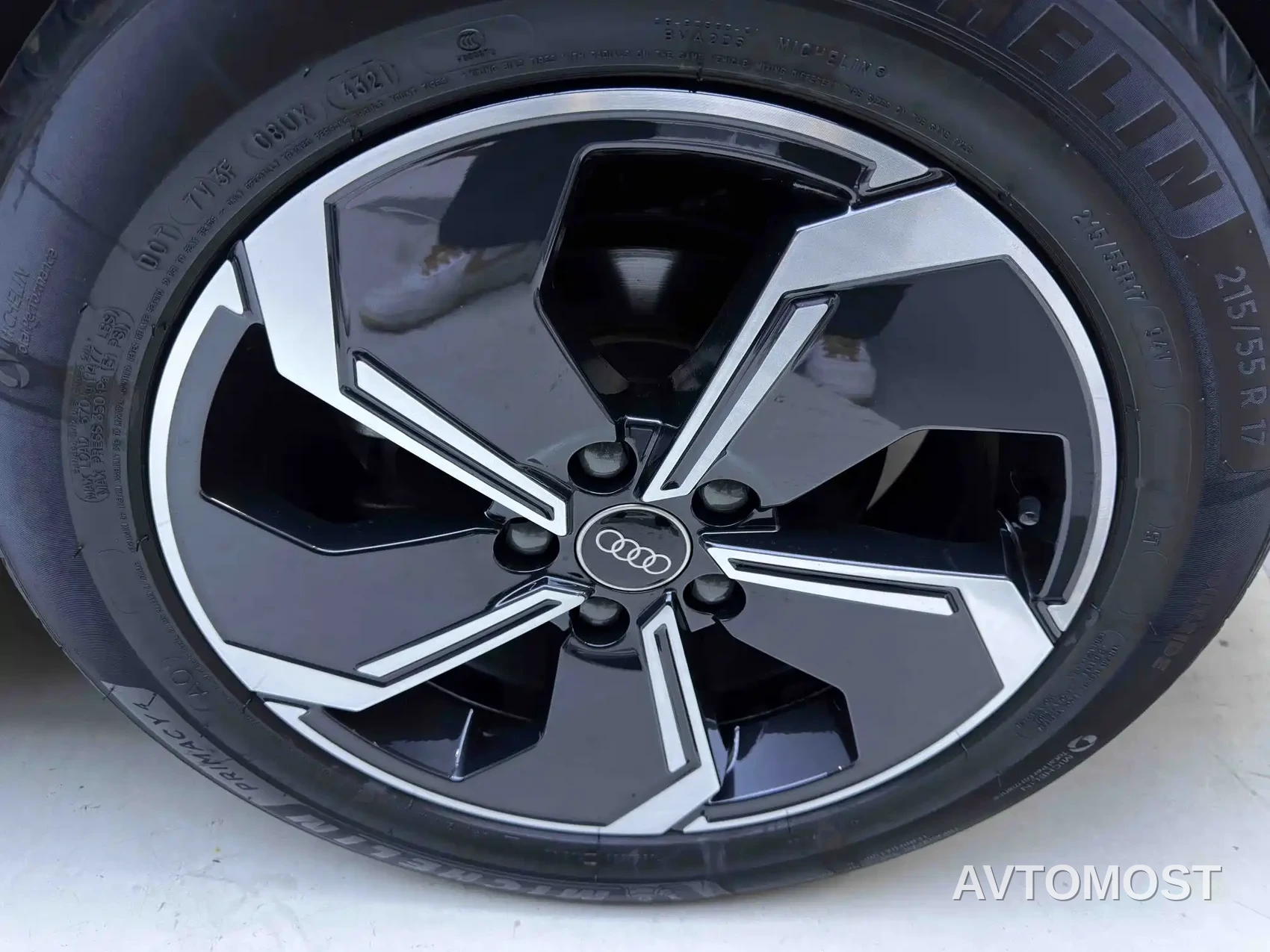 Audi Q2L e-tron 2022 Q2L e-tron Pure Electric Intelligent — фото 4