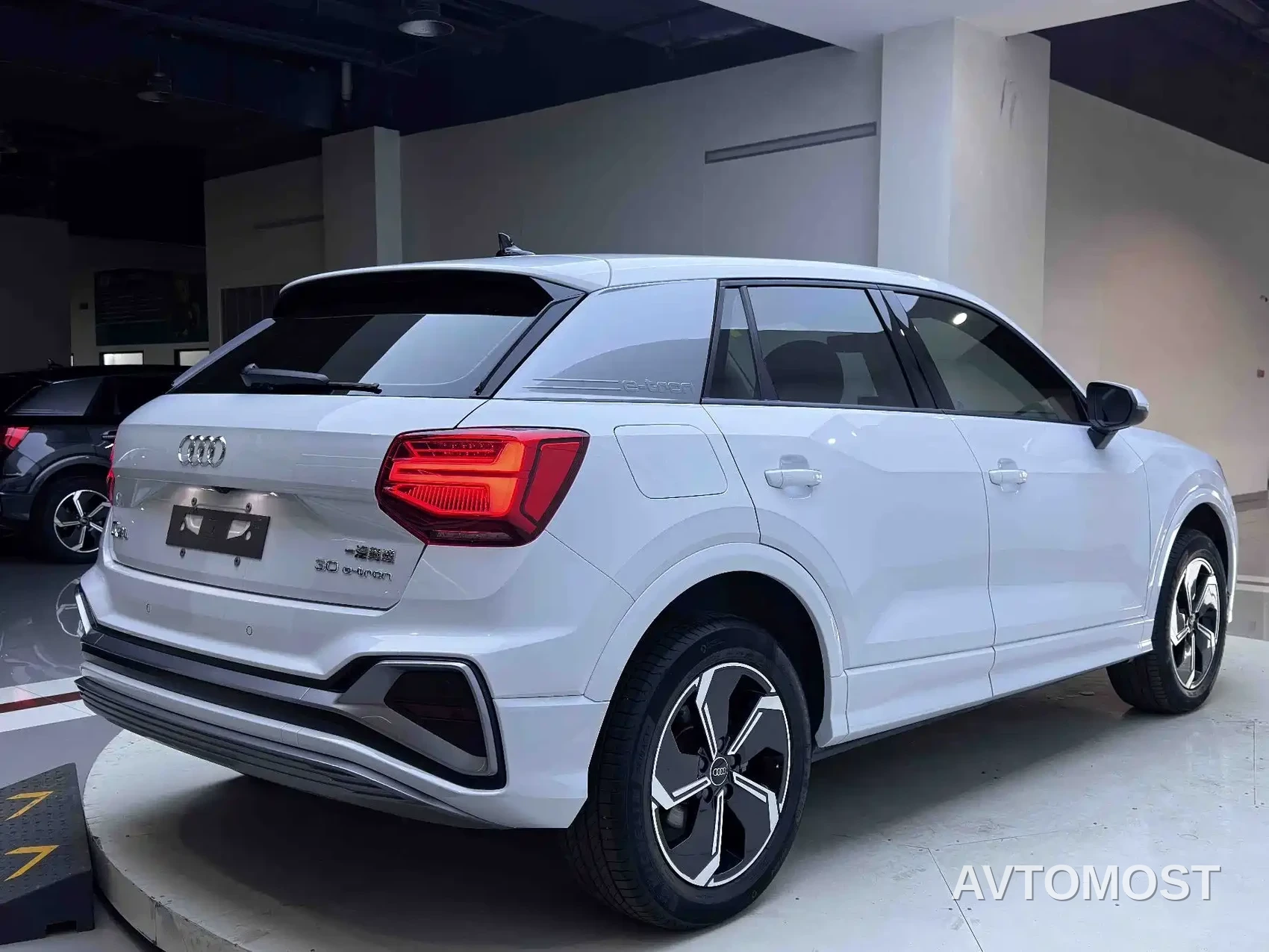 Audi Q2L e-tron 2022 Q2L e-tron Pure Electric Intelligent — фото 7