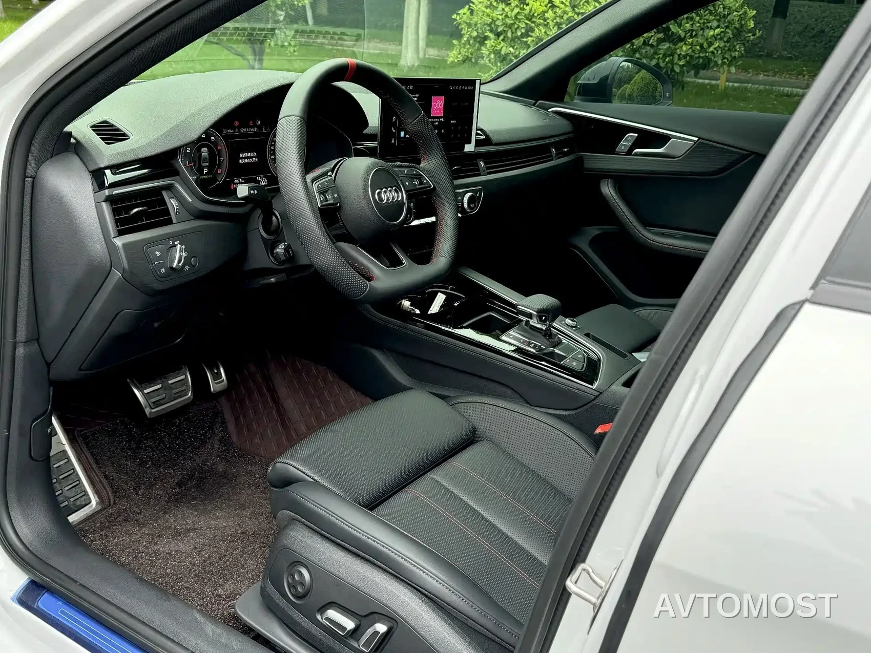 Audi A4L 2025 Model Year Facelift 2 Million Celebration Edition 40 TFSI Luxury Dynamic — фото 3