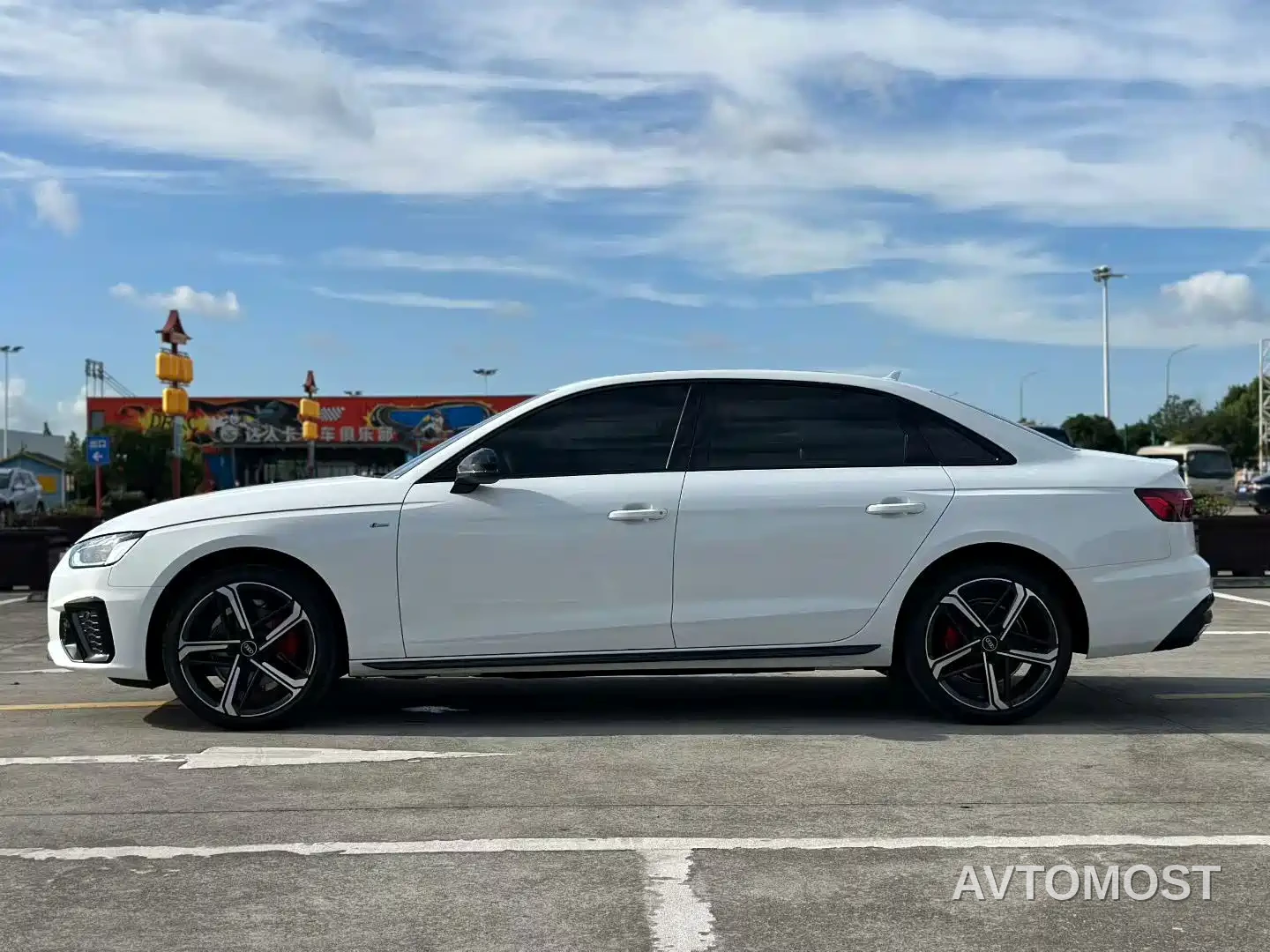 Audi A4L 2025 Model Year Facelift 2 Million Celebration Edition 40 TFSI Luxury Dynamic — фото 8