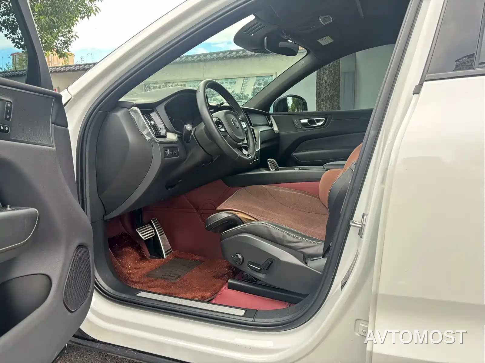 Volvo XC60 Plug-in Hybrid 2021 T8 E-Drive Hybrid Inscription Sport — фото 4