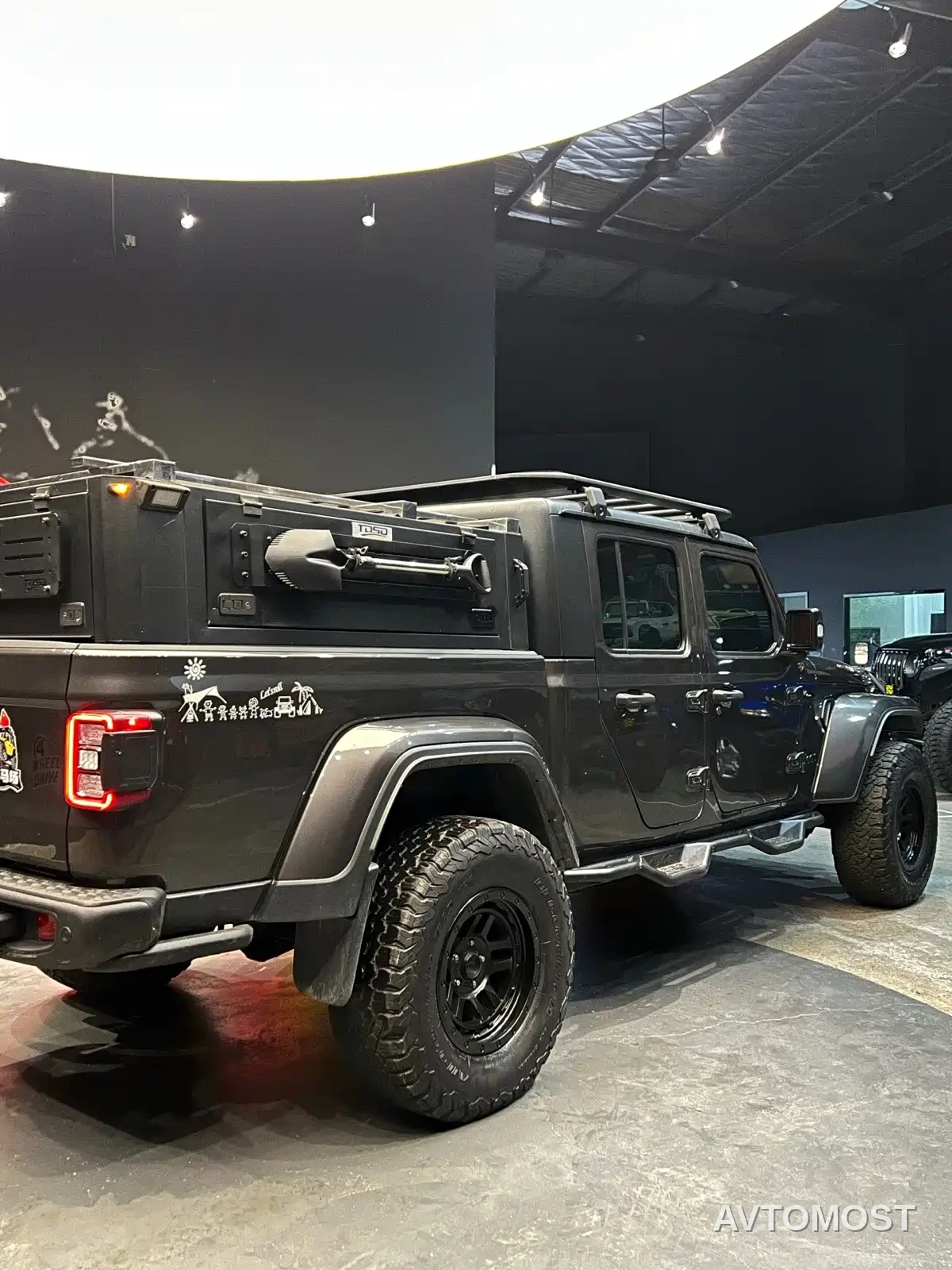 Jeep Gladiator 2022 3.6L Pioneer Edition — фото 7
