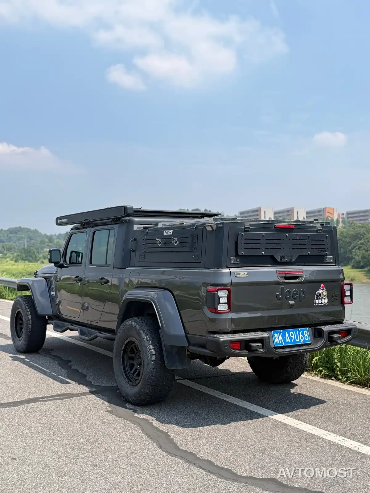 Jeep Gladiator 2022 3.6L Pioneer Edition — фото 11