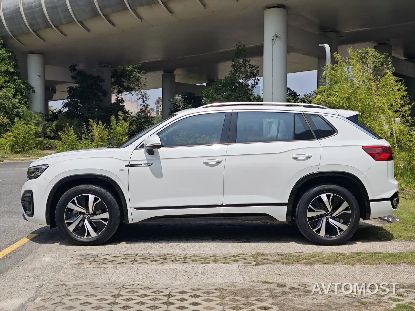 Volkswagen Tayron GTE Plug-in Hybrid 2022 1.4T Luxury — фото 7