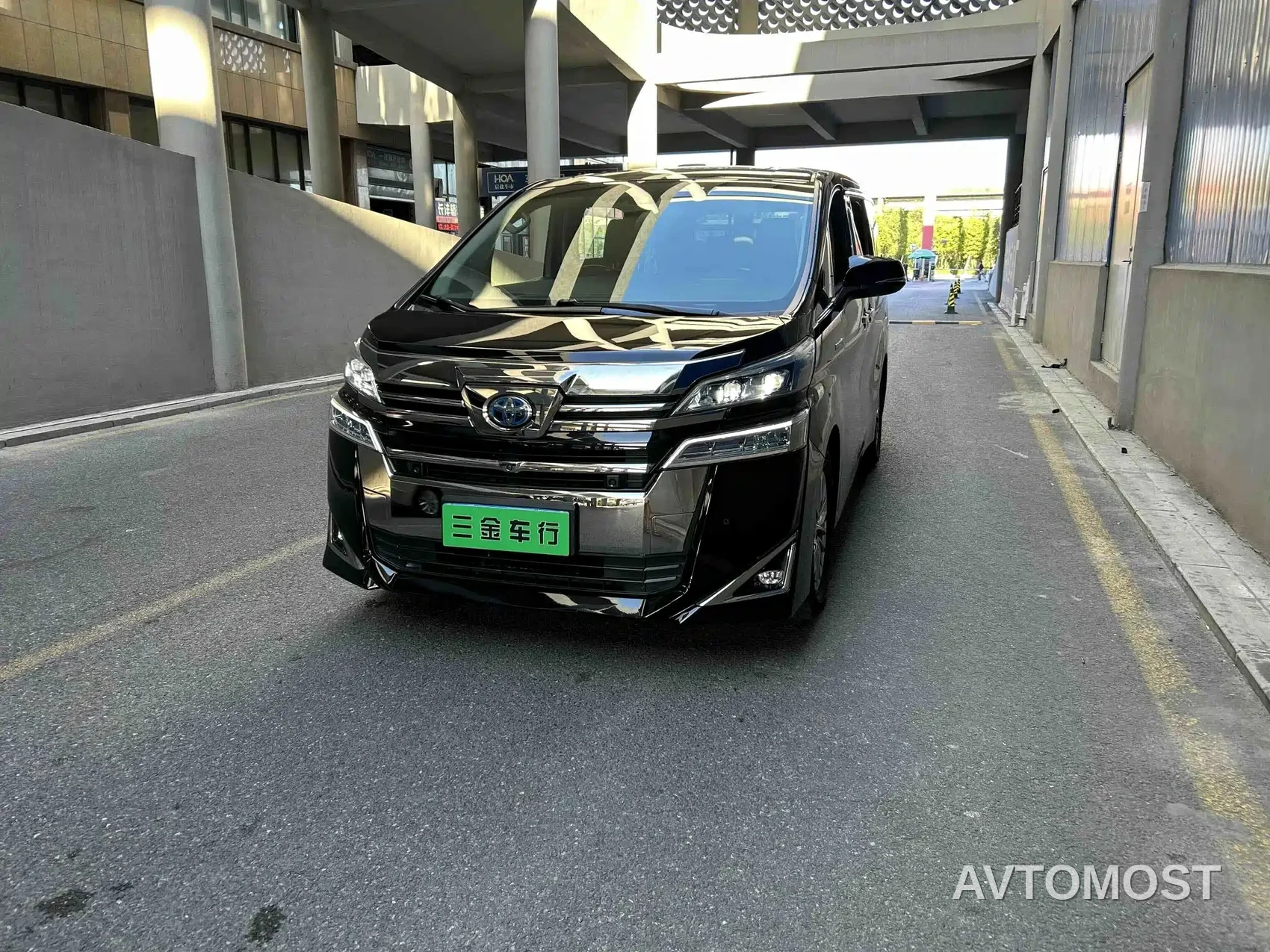 Toyota Vellfire 2020 Twin Engine 2.5L HV Premium Edition — фото 2