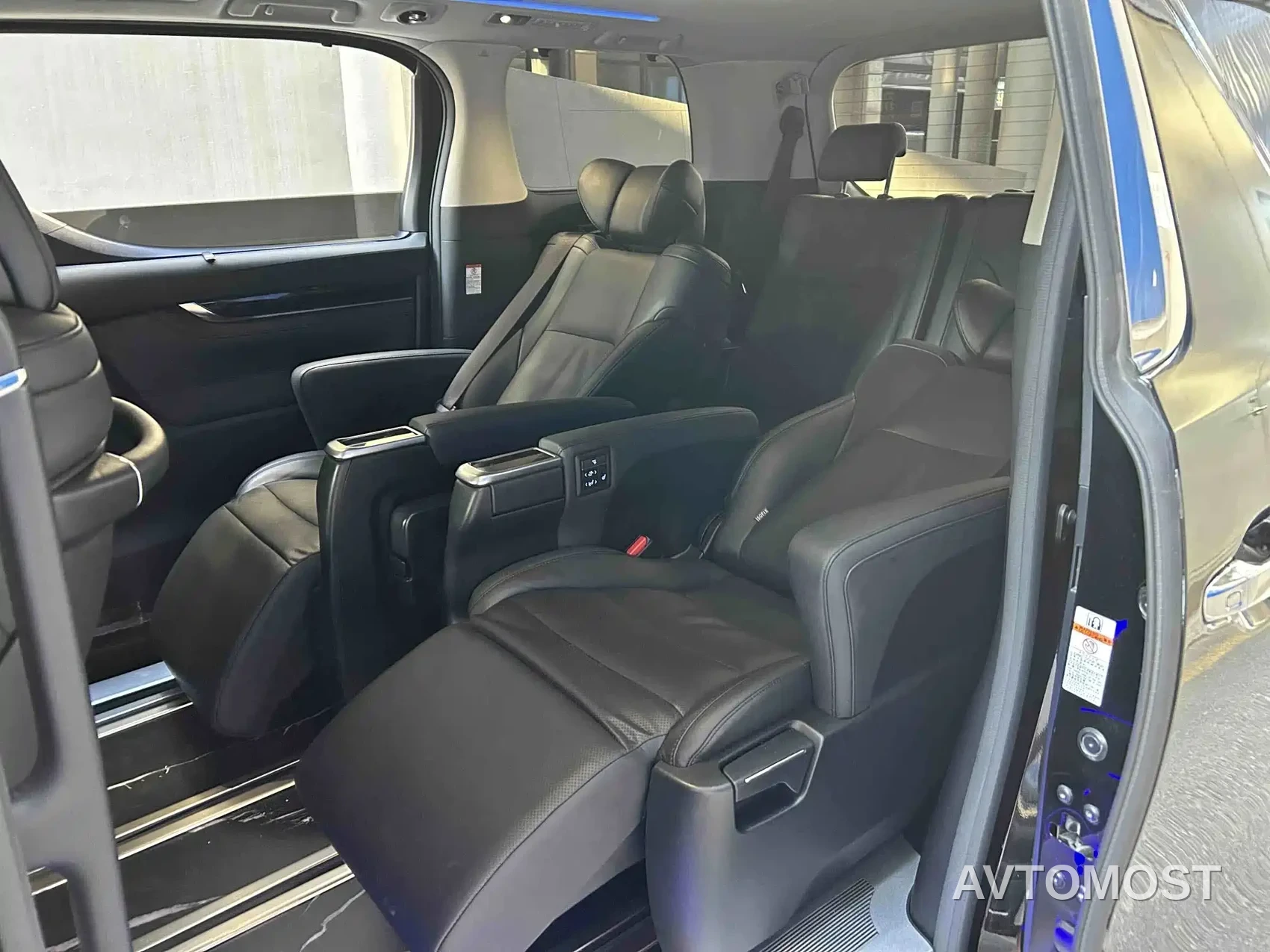 Toyota Vellfire 2020 Twin Engine 2.5L HV Premium Edition — фото 5