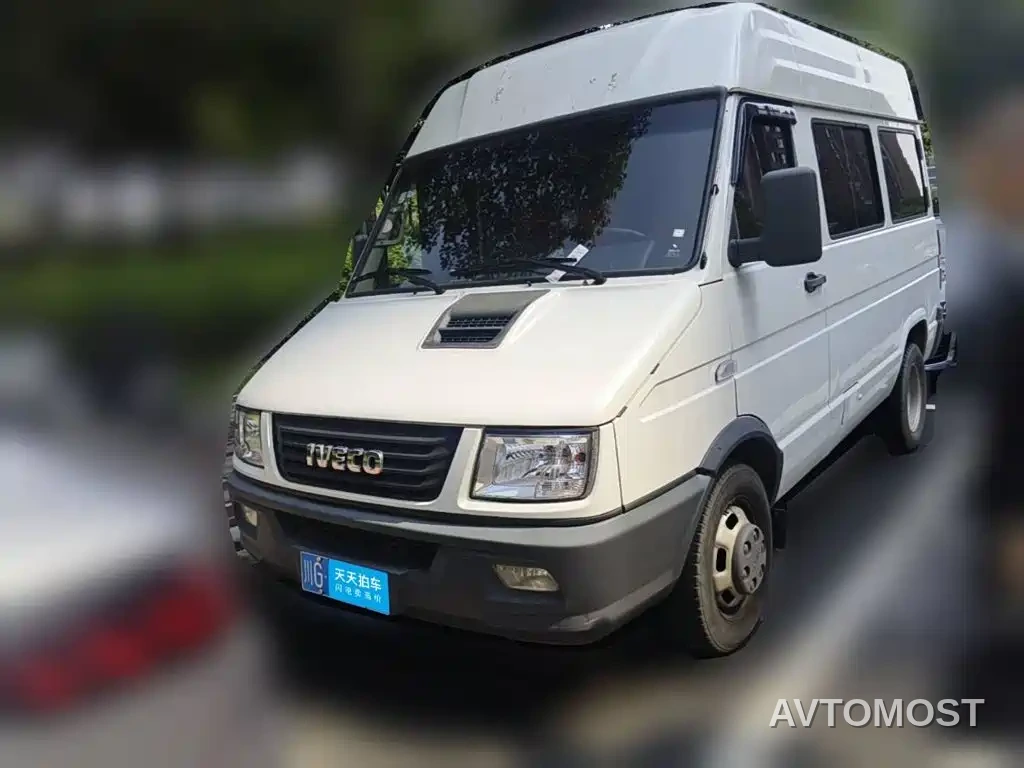 Iveco Daily 2021 Model 2.5T A35 M1 Passenger Vehicle 5-9 Seats Short Wheelbase Medium Roof Dual Tires Sliding Door — фото 1