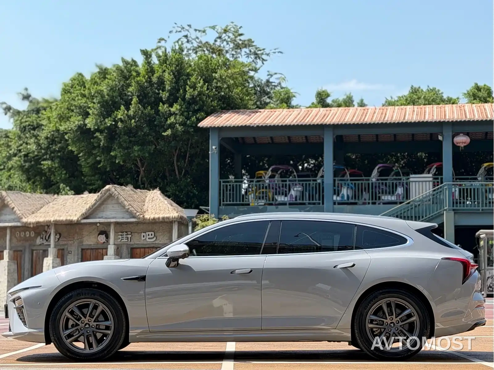 Nezha S Shooting Brake 2024 Pure Electric 510 Standard Edition — фото 3