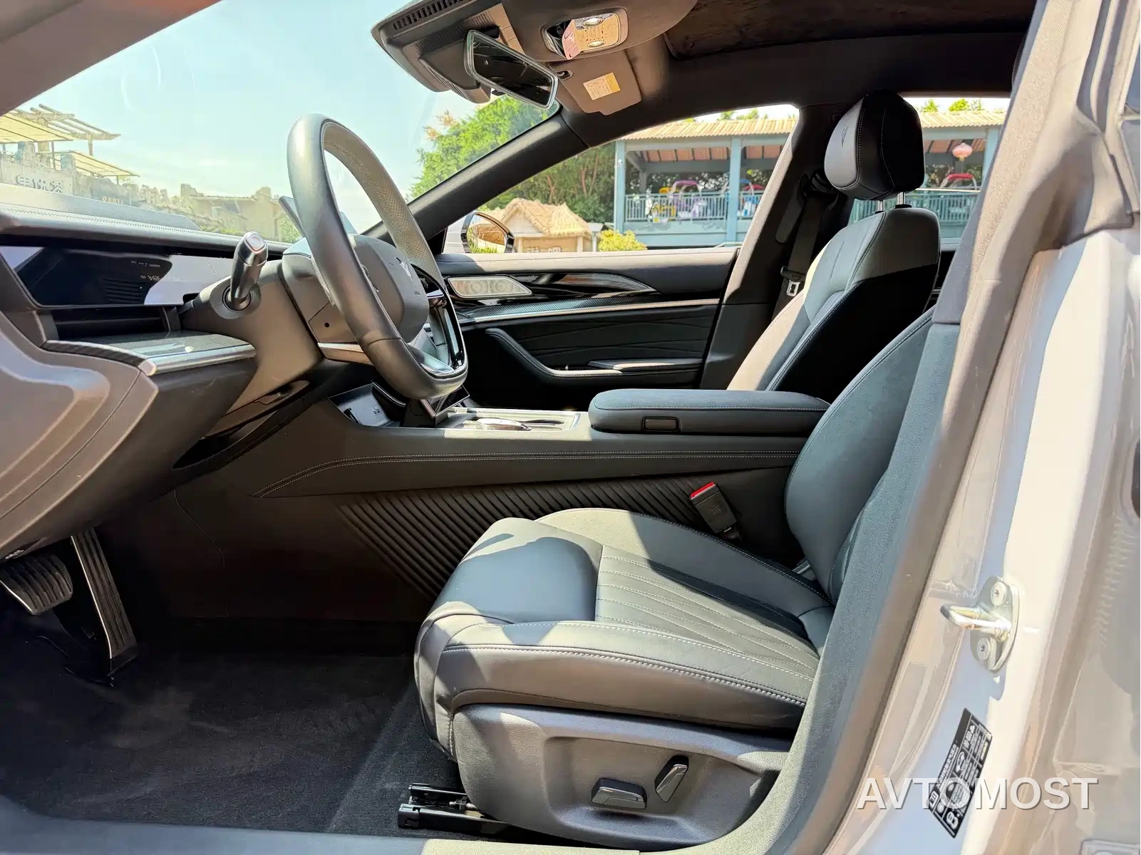 Nezha S Shooting Brake 2024 Pure Electric 510 Standard Edition — фото 5