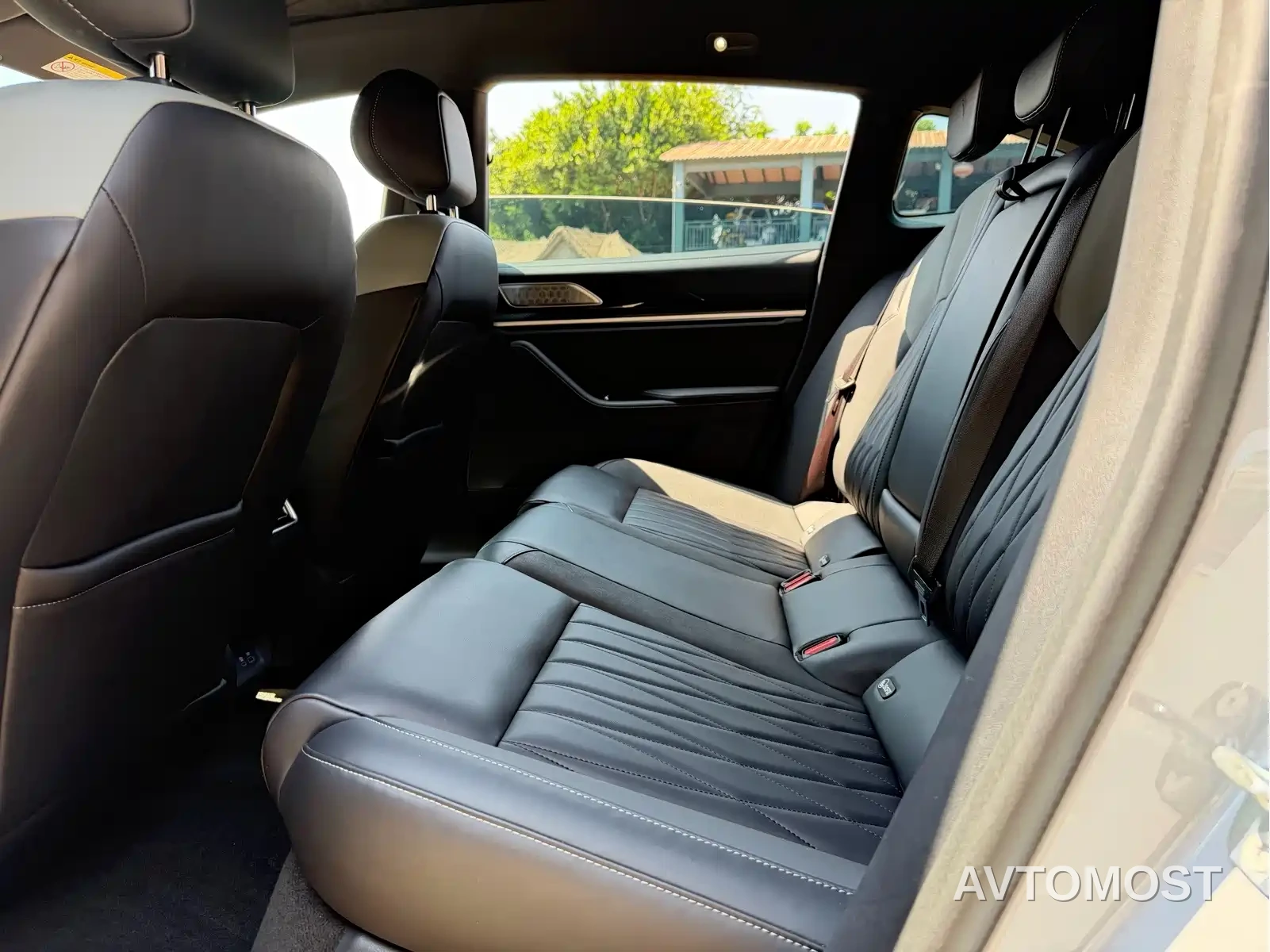 Nezha S Shooting Brake 2024 Pure Electric 510 Standard Edition — фото 7
