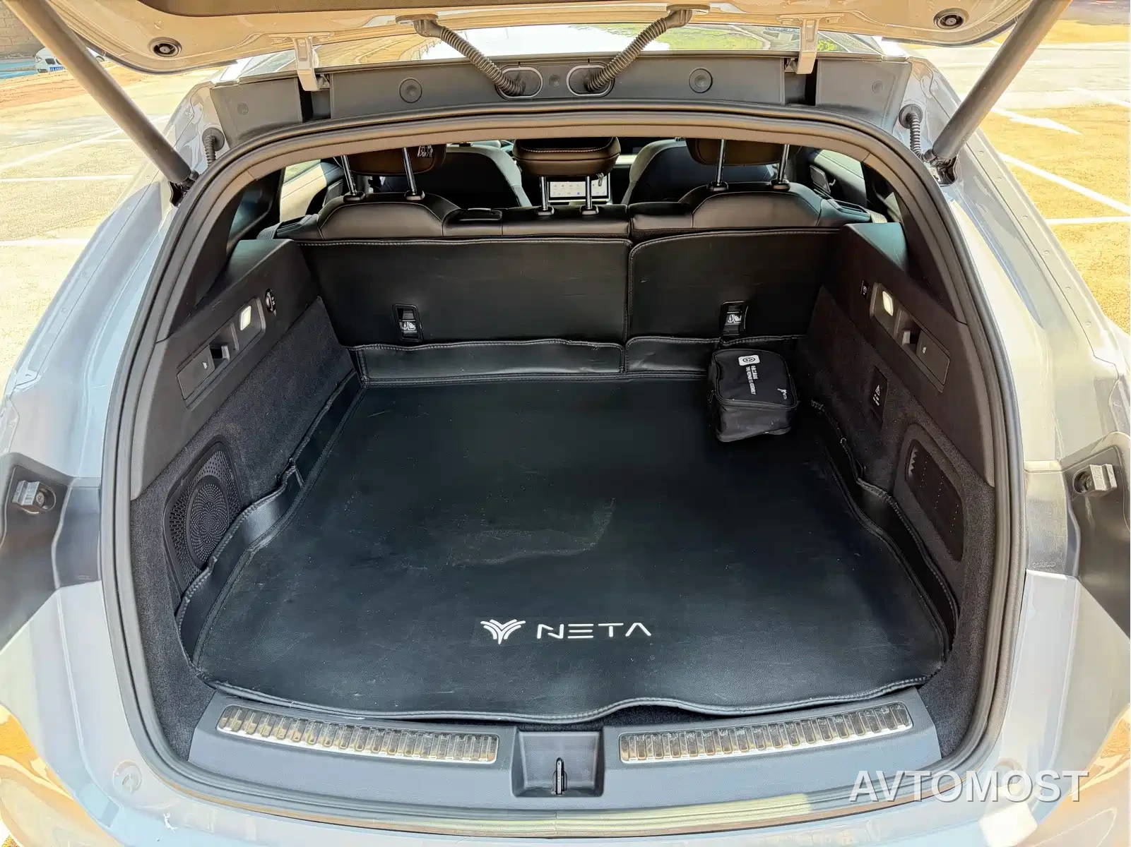 Nezha S Shooting Brake 2024 Pure Electric 510 Standard Edition — фото 18