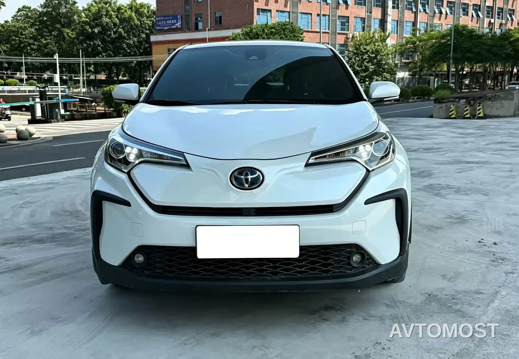 Toyota C-HR EV 2020 Luxury Sunroof Edition — фото 2