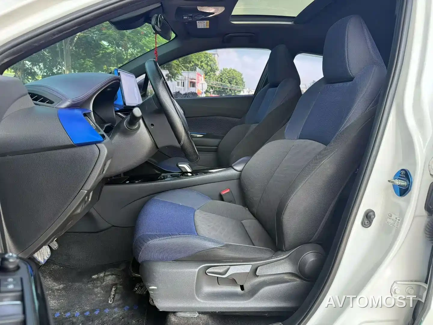 Toyota C-HR EV 2020 Luxury Sunroof Edition — фото 4