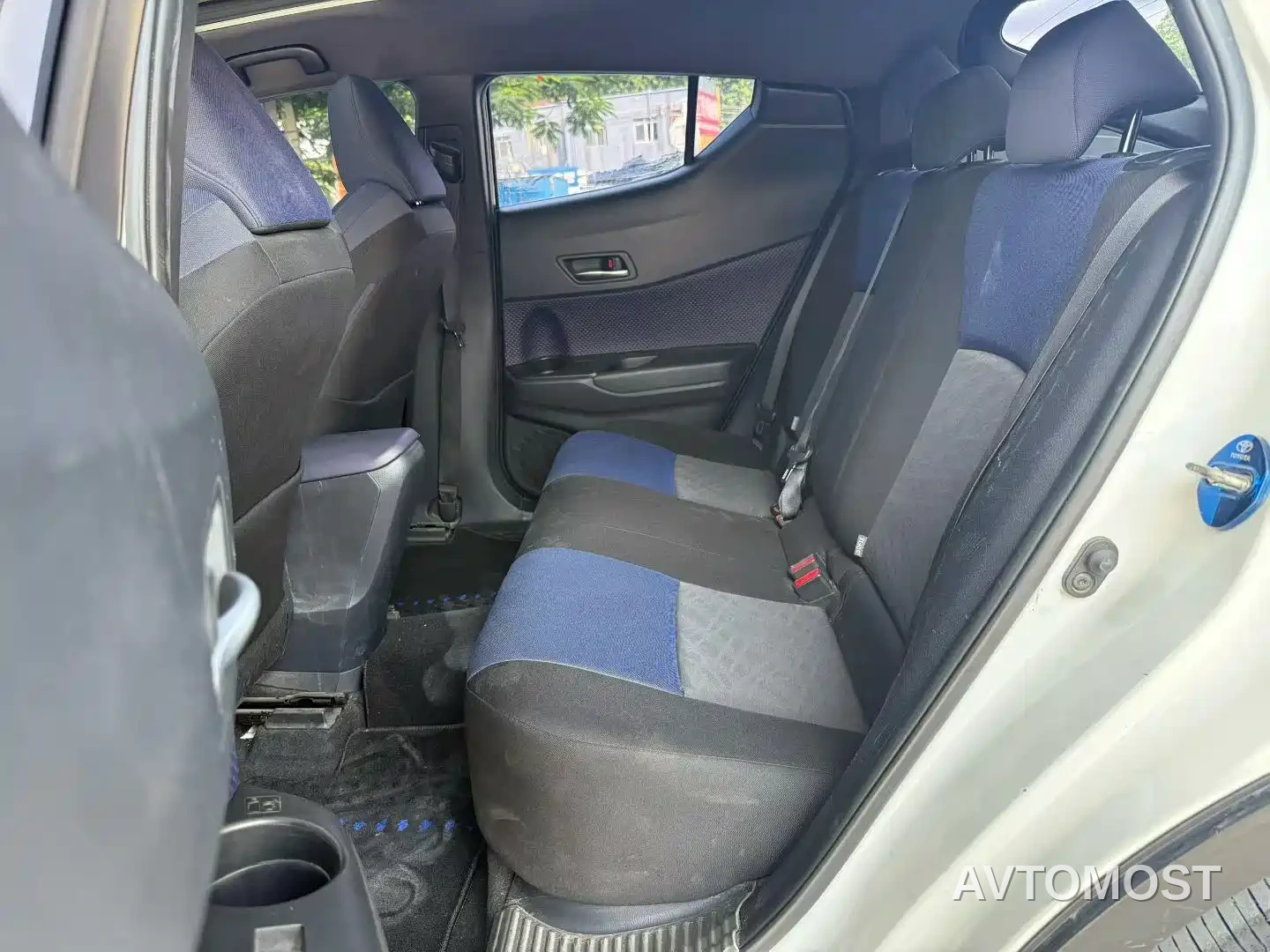 Toyota C-HR EV 2020 Luxury Sunroof Edition — фото 6