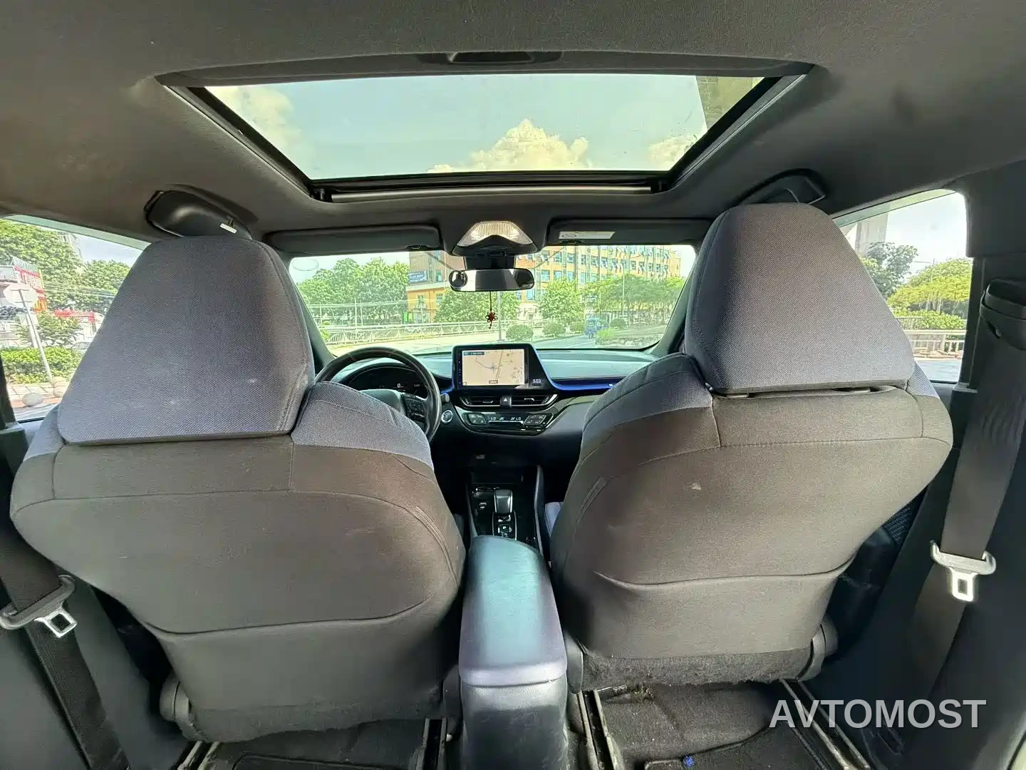 Toyota C-HR EV 2020 Luxury Sunroof Edition — фото 9