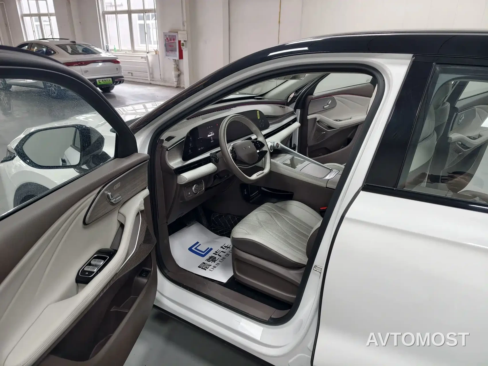 Exeed Yaoguang C-DM 2026 Global Edition 120 Long Range 2WD — фото 12