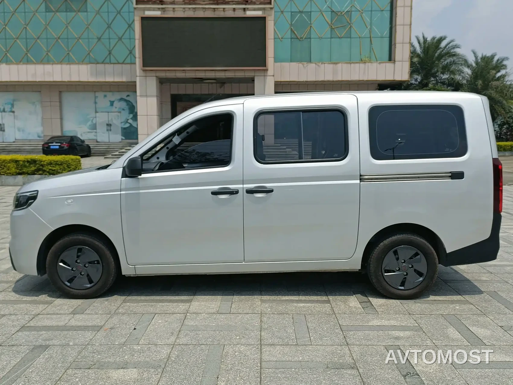 Wuling Rongguang EV 2026 Model 310km Base Type 5-Seater — фото 4