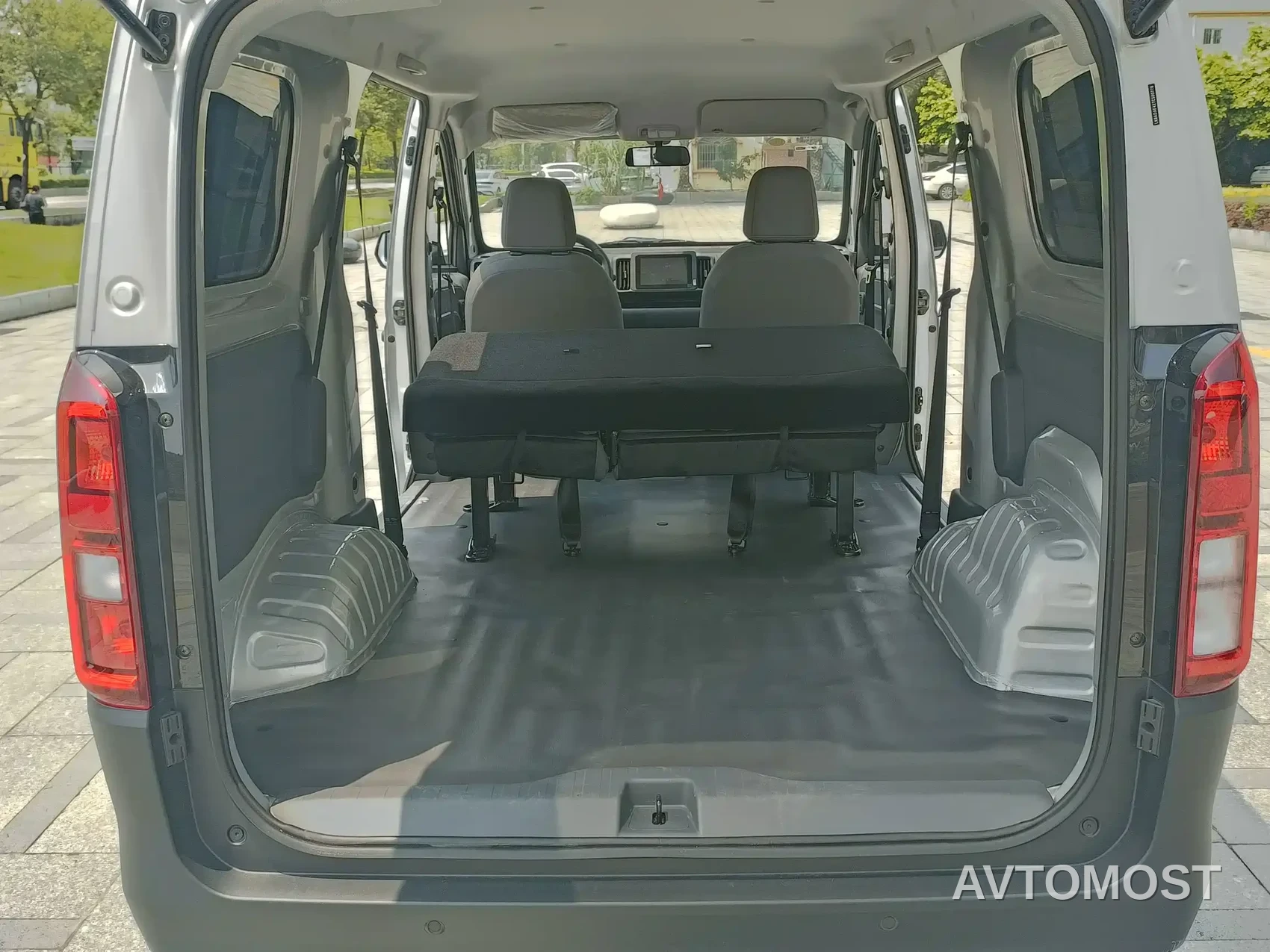 Wuling Rongguang EV 2026 Model 310km Base Type 5-Seater — фото 8