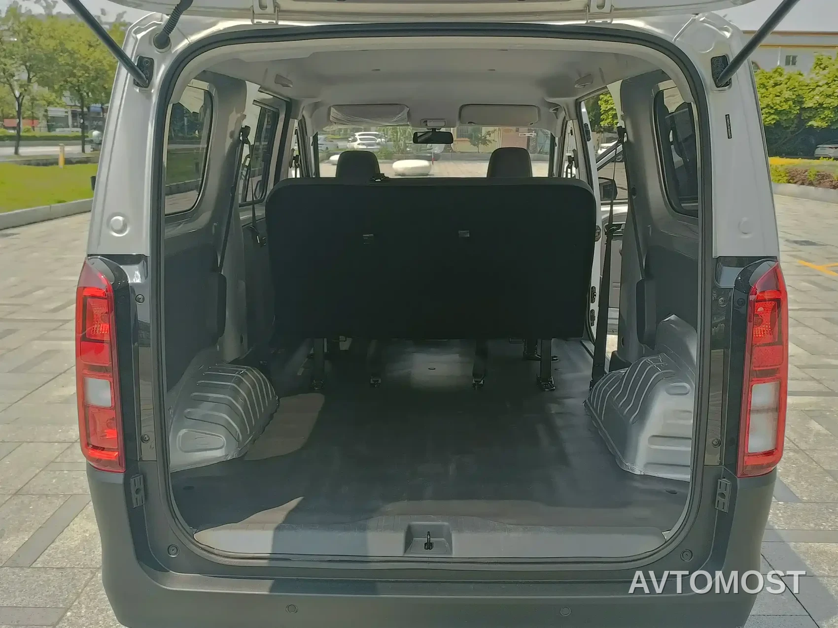 Wuling Rongguang EV 2026 Model 310km Base Type 5-Seater — фото 9