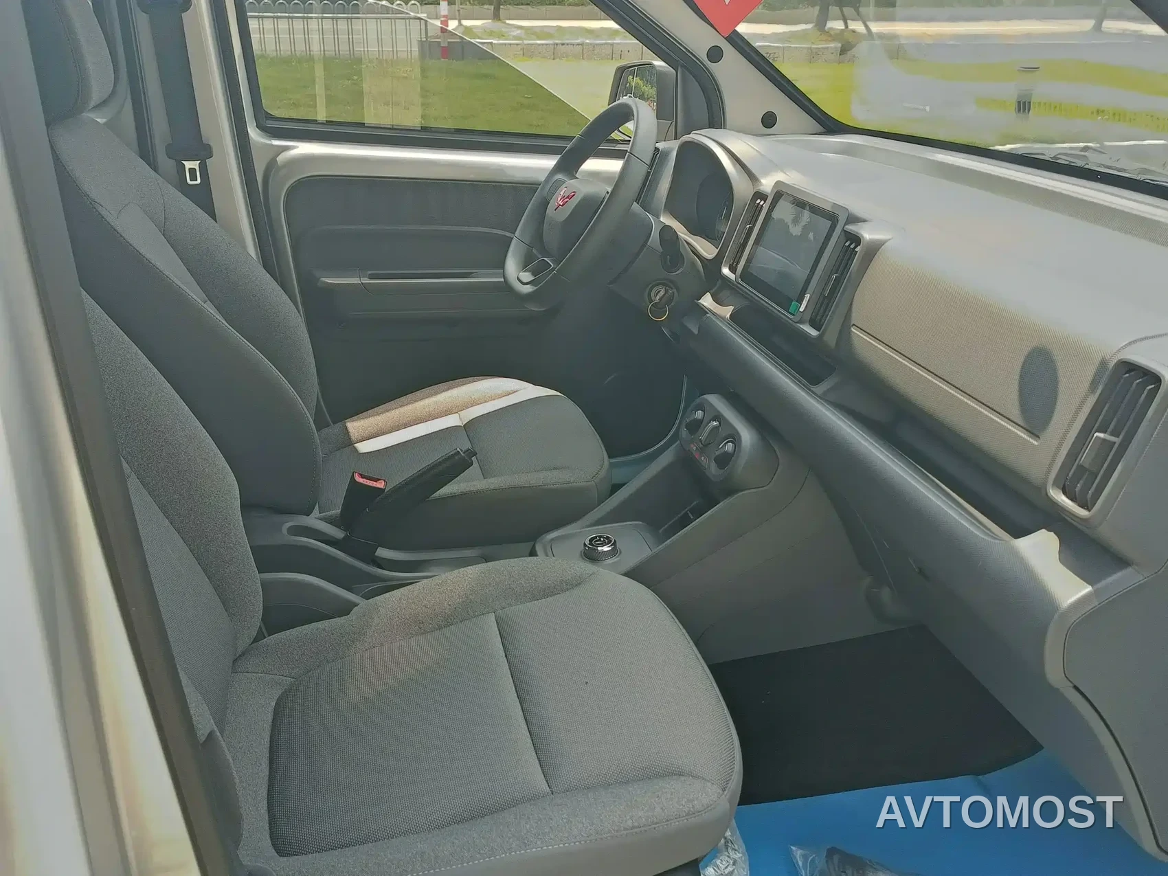 Wuling Rongguang EV 2026 Model 310km Base Type 5-Seater — фото 11