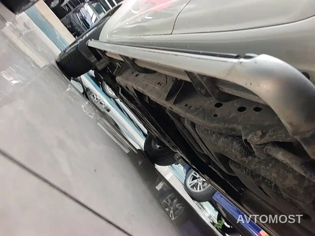 Nissan Terra 2020 2.5L XL Upper Automatic 2WD Luxury Edition — фото 18