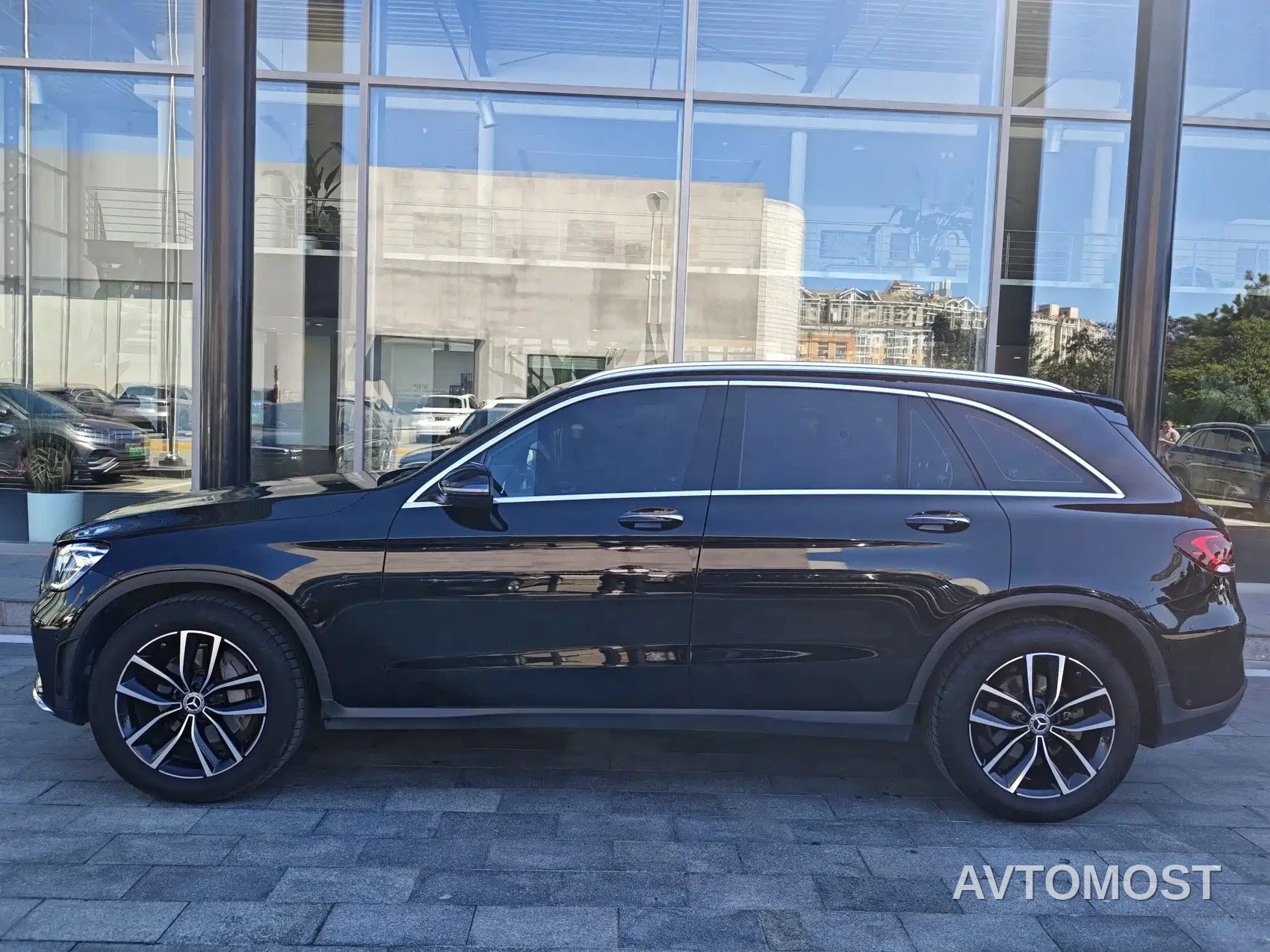 Mercedes-Benz GLC 2022 Model GLC 260 L 4MATIC Luxury Edition — фото 3
