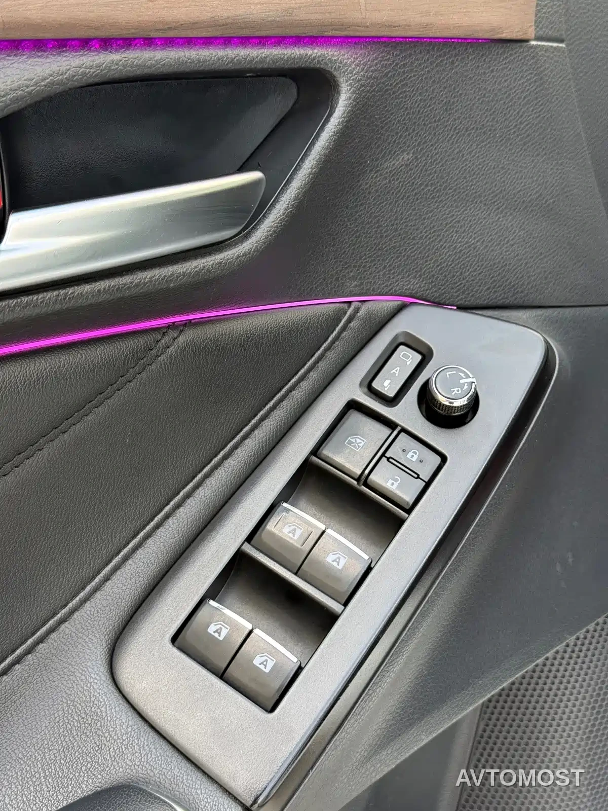 Toyota Avalon 2019 Hybrid 2.5L Luxury Edition China VI — фото 12