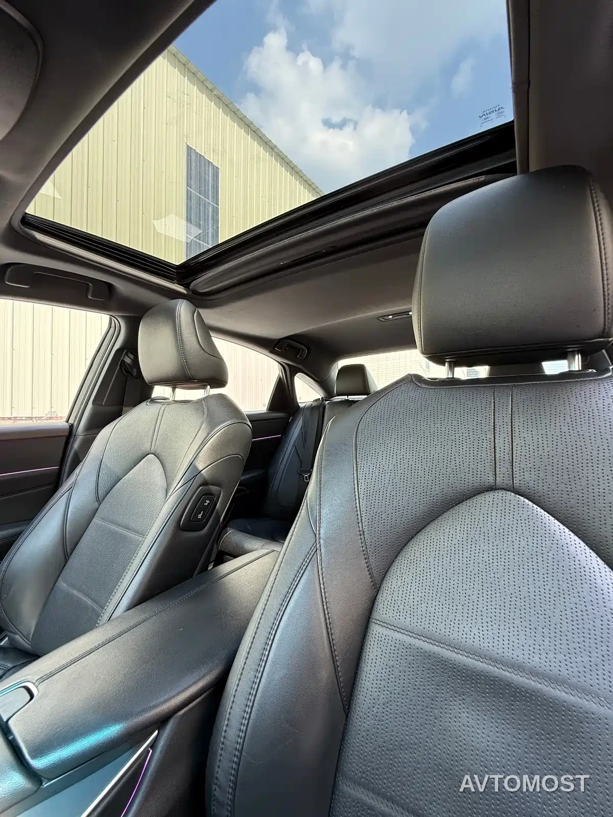 Toyota Avalon 2019 Hybrid 2.5L Luxury Edition China VI — фото 32