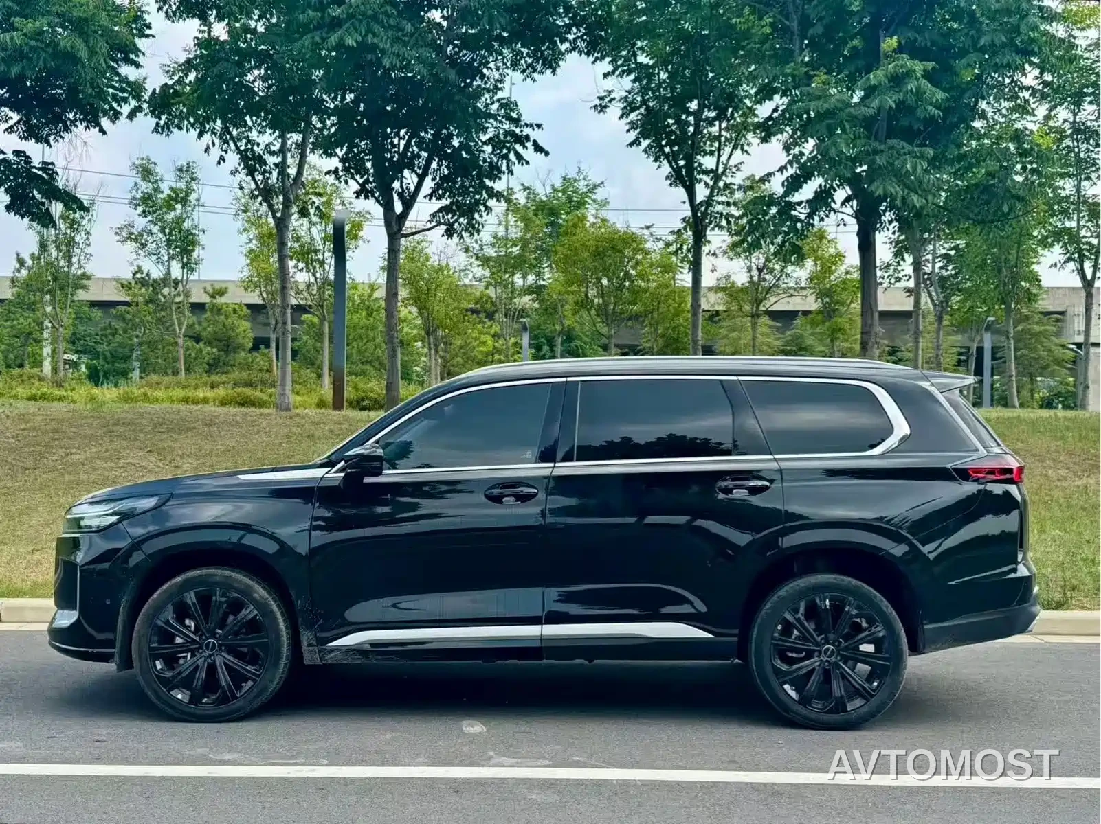Exeed Landmark 2025 400T 4WD Starlight Edition 7-Seater — фото 3