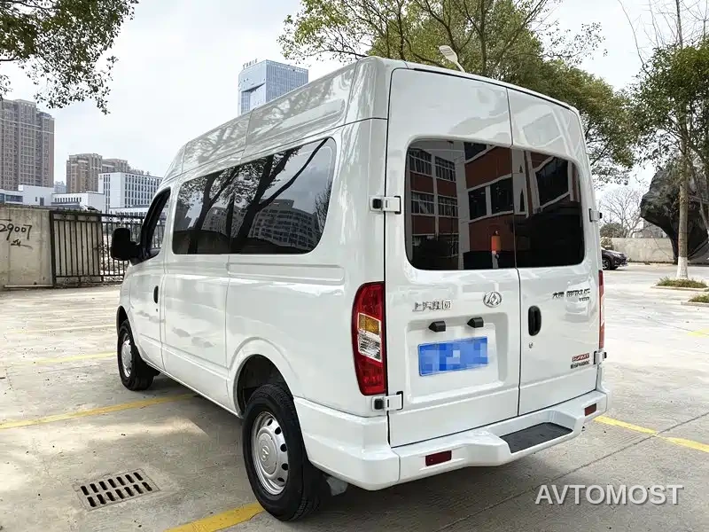 SAIC Maxus Xintu V80 2021 2.0T AMT Classic Aoyuntong Short Wheelbase Medium Roof 5/6 Seater — фото 4