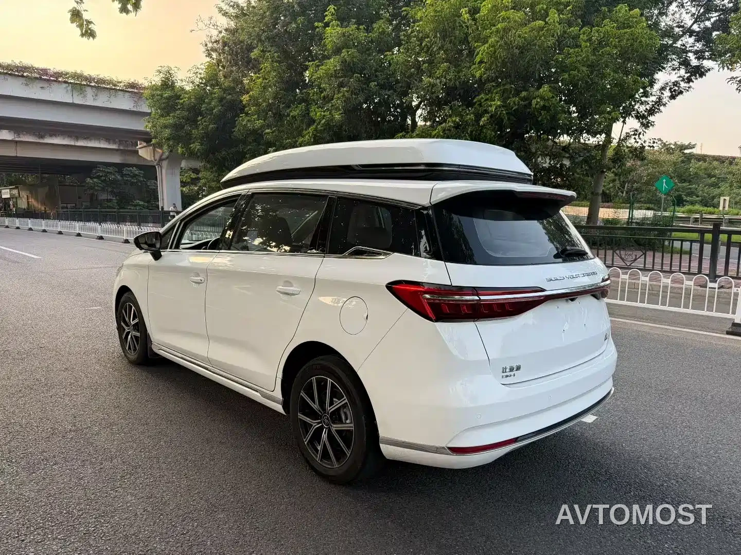BYD Song MAX New Energy 2022 DM-i 105KM Executive Edition — фото 3