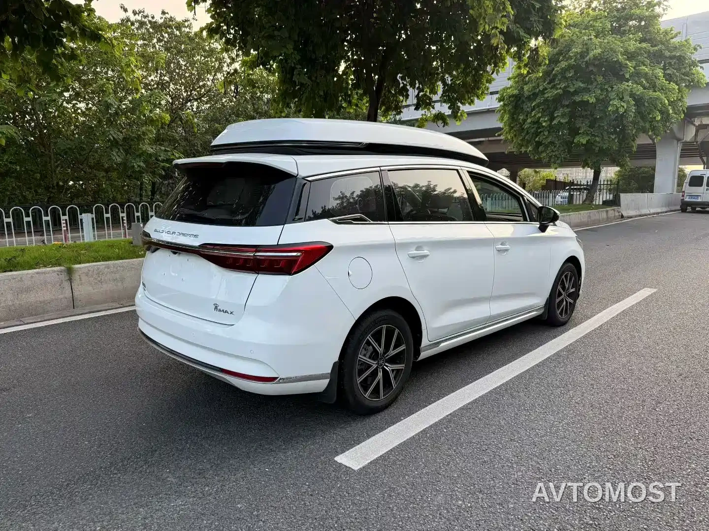 BYD Song MAX New Energy 2022 DM-i 105KM Executive Edition — фото 4