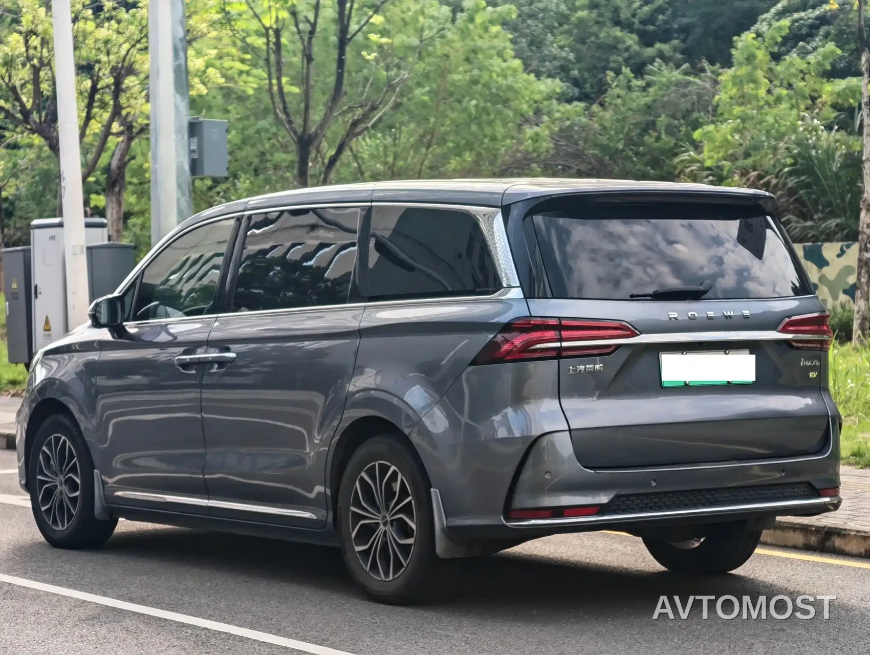 Roewe iMAX8 EV 2022 First Class Platinum Edition — фото 3