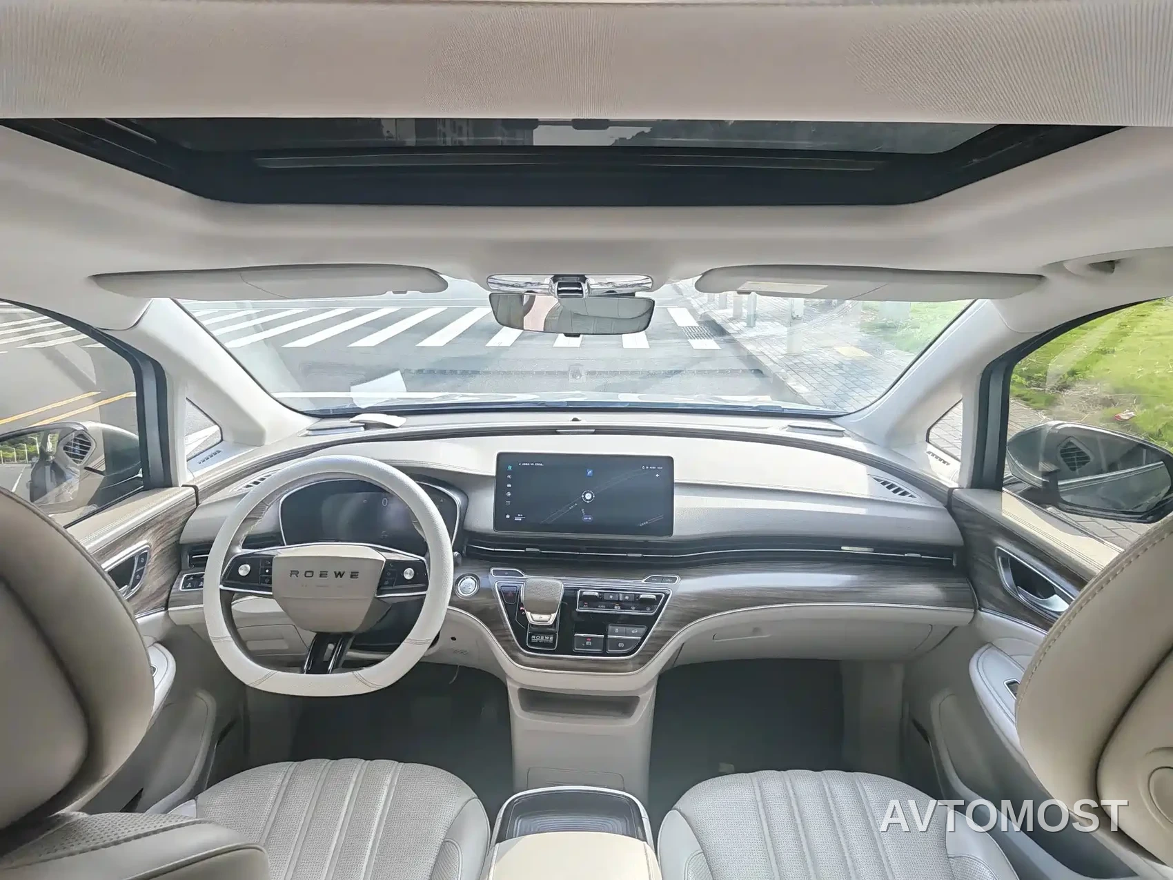 Roewe iMAX8 EV 2022 First Class Platinum Edition — фото 7