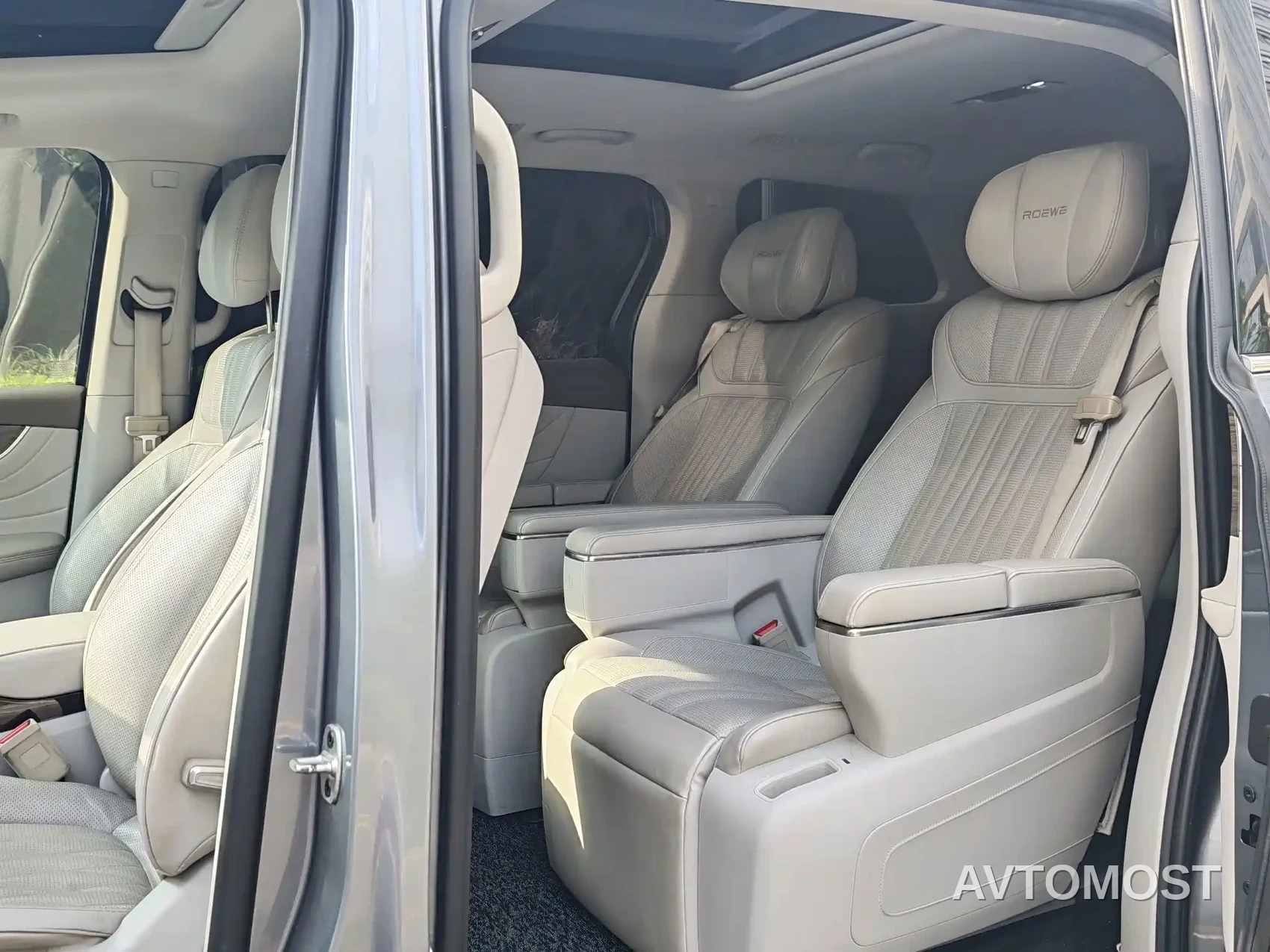 Roewe iMAX8 EV 2022 First Class Platinum Edition — фото 8