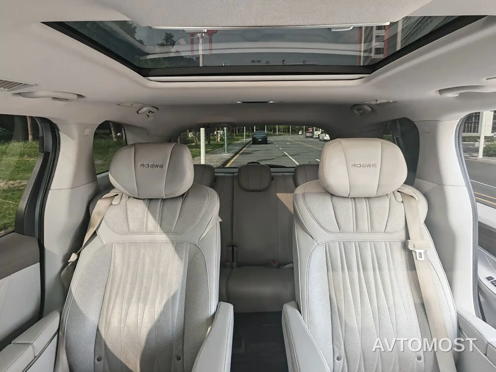 Roewe iMAX8 EV 2022 First Class Platinum Edition — фото 9