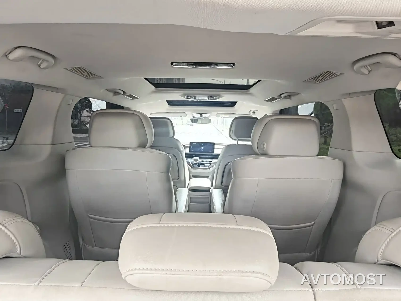 Roewe iMAX8 EV 2022 First Class Platinum Edition — фото 11