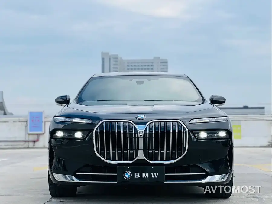 BMW 7 Series 2026 740Li Leading Luxury Package