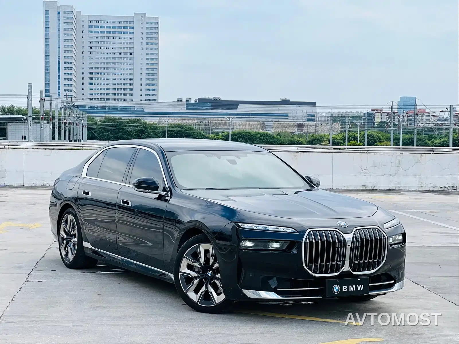 BMW 7 Series 2026 740Li Leading Luxury Package — фото 3