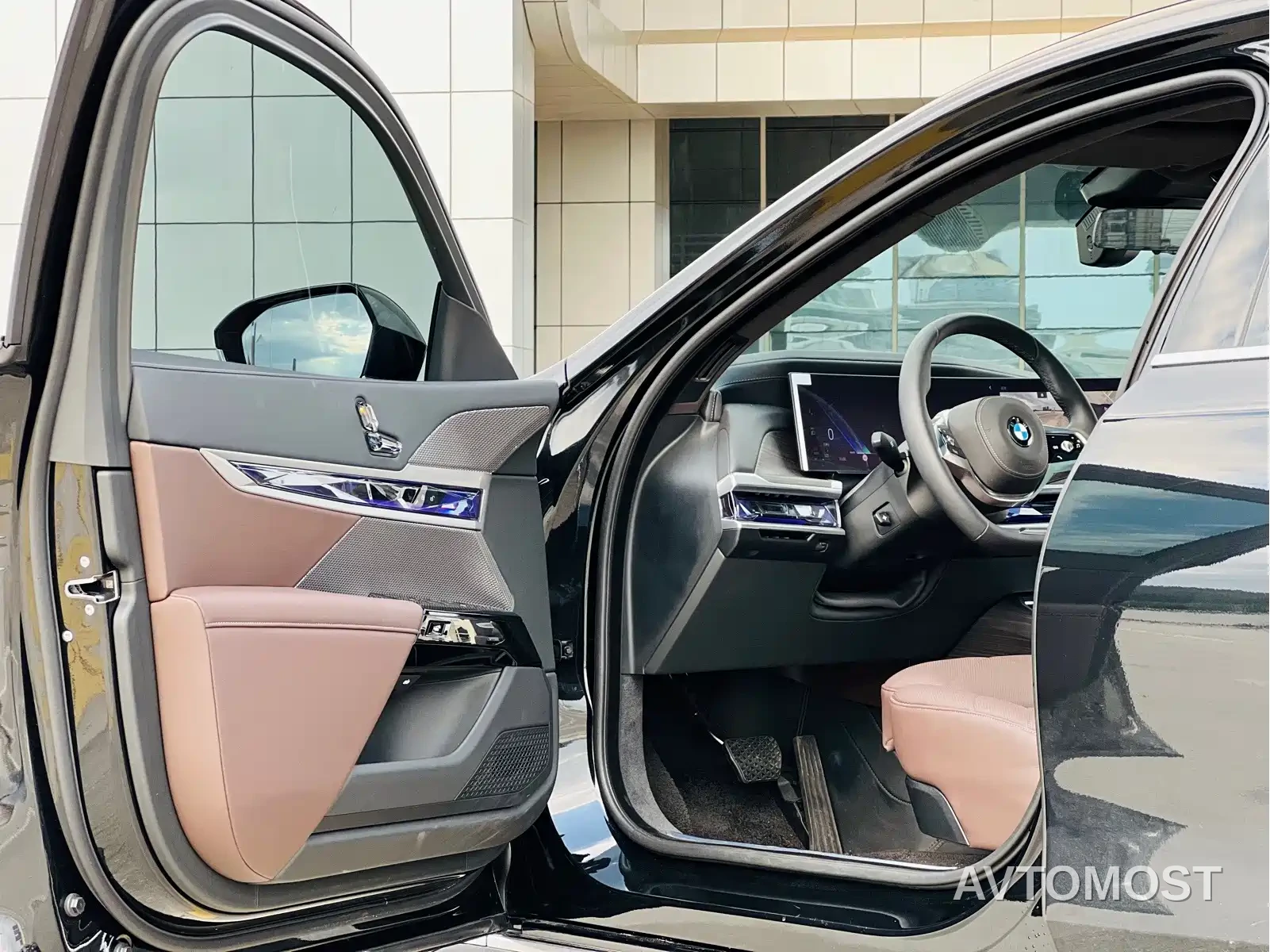 BMW 7 Series 2026 740Li Leading Luxury Package — фото 4