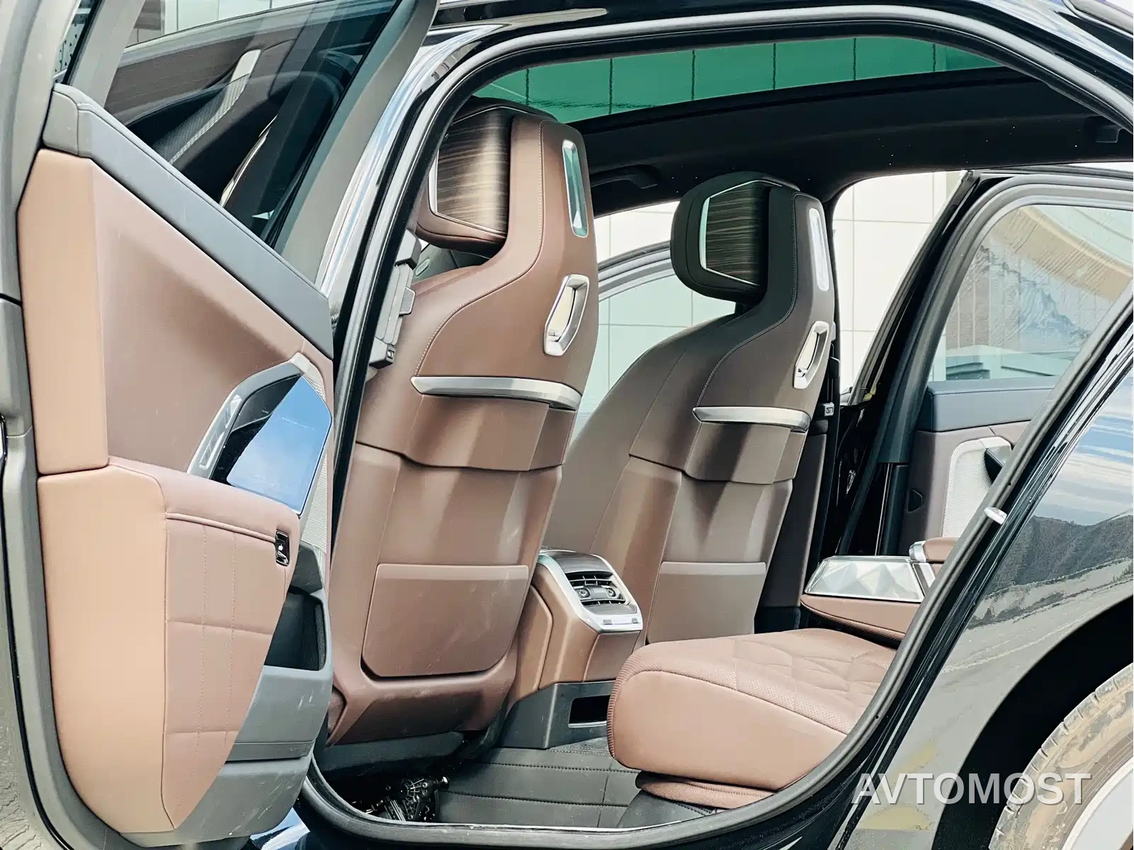 BMW 7 Series 2026 740Li Leading Luxury Package — фото 5