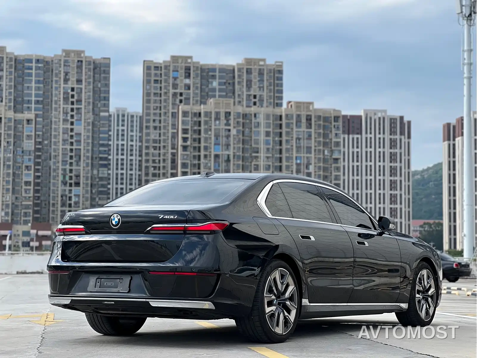 BMW 7 Series 2026 740Li Leading Luxury Package — фото 10
