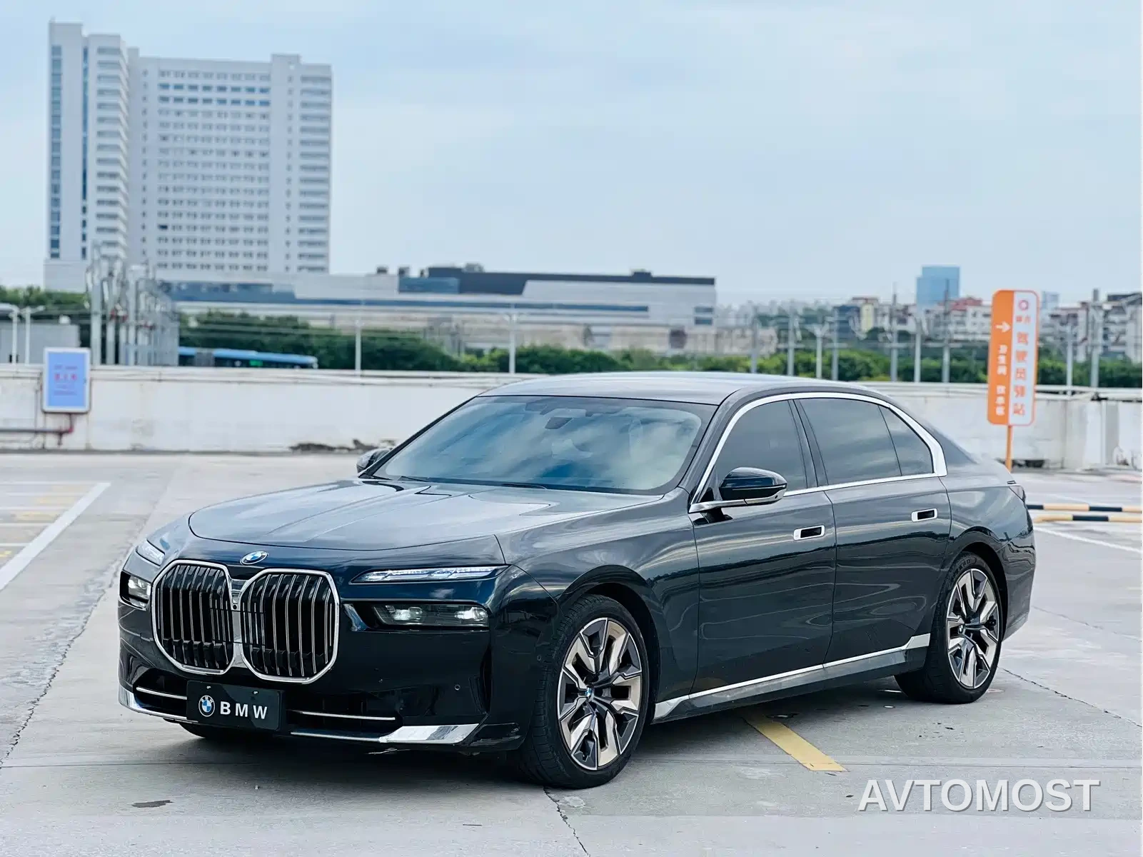 BMW 7 Series 2026 740Li Leading Luxury Package — фото 16