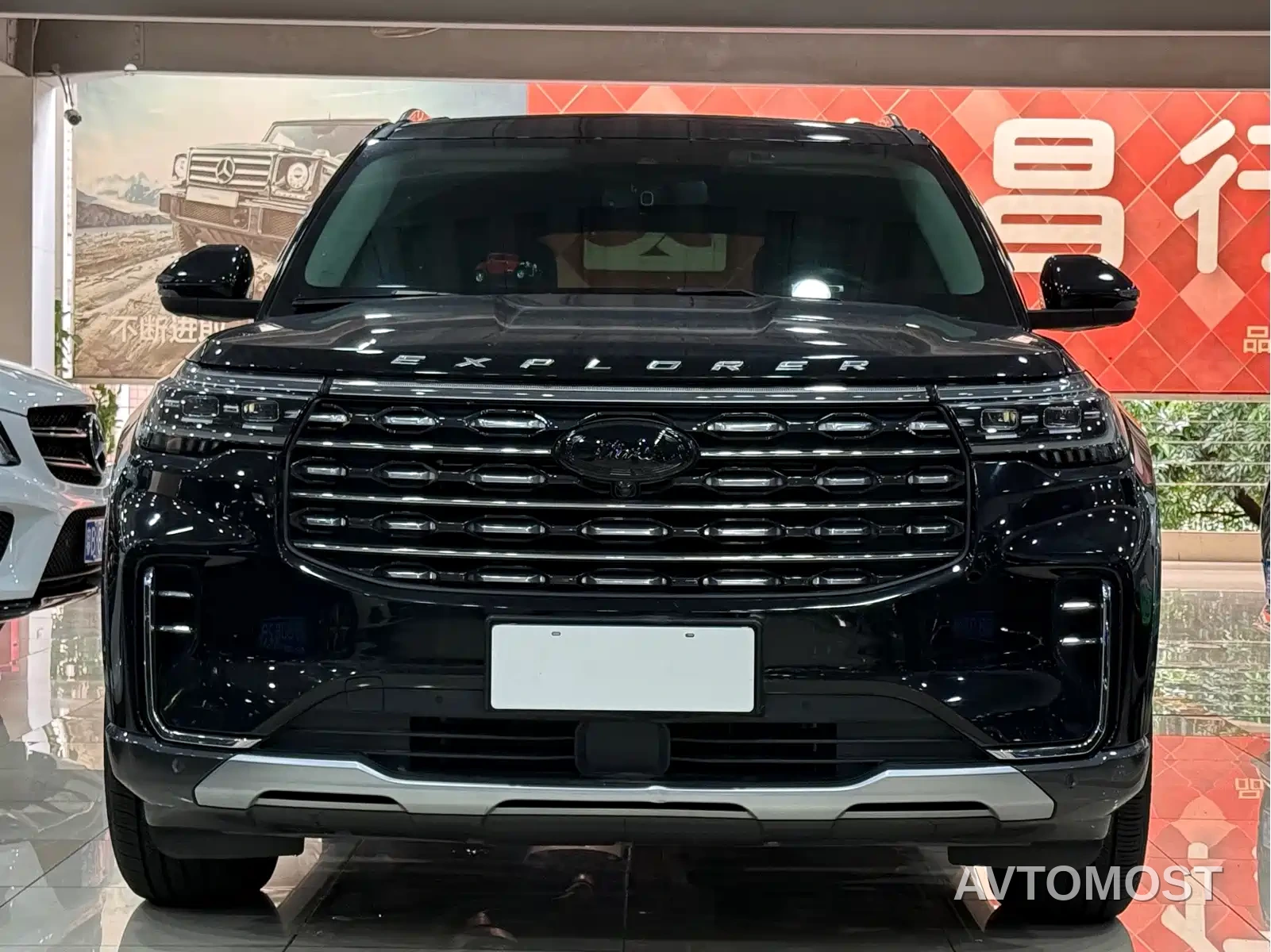 Ford Explorer 2023 EcoBoost 285 AWD Titanium Edition 6-Seater — фото 2