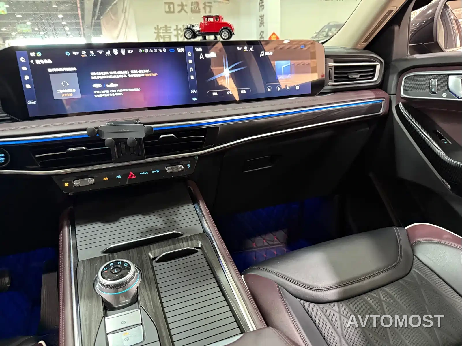 Ford Explorer 2023 EcoBoost 285 AWD Titanium Edition 6-Seater — фото 5