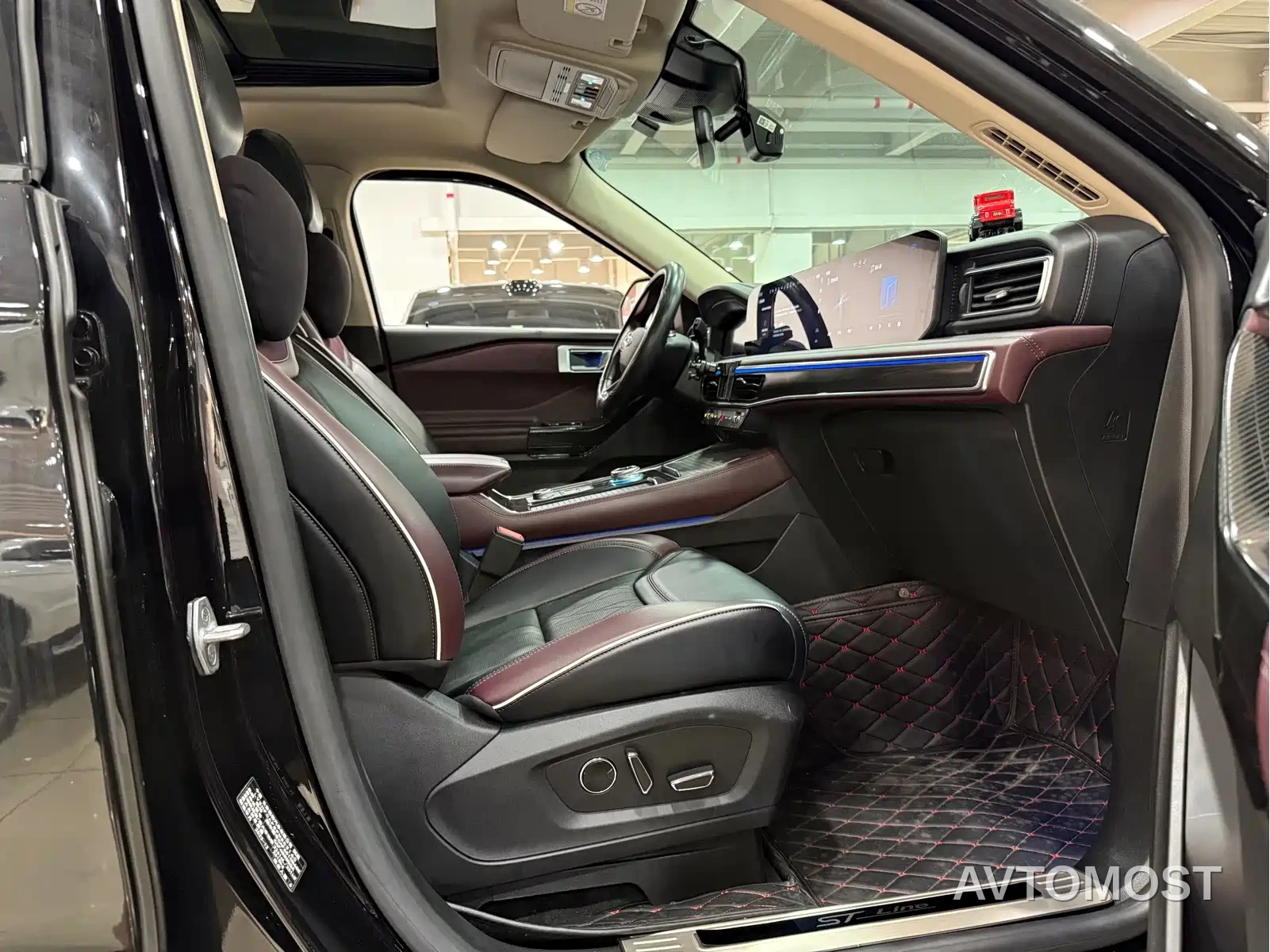 Ford Explorer 2023 EcoBoost 285 AWD Titanium Edition 6-Seater — фото 12