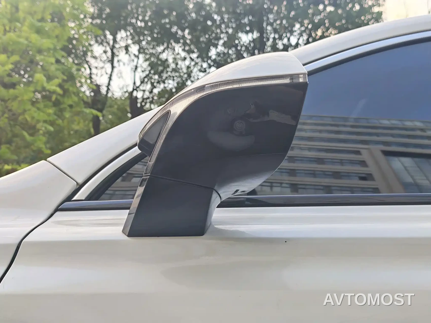 Roewe RX5 eMAX 2022 1.5T PHEV Fearless Honor Edition — фото 6