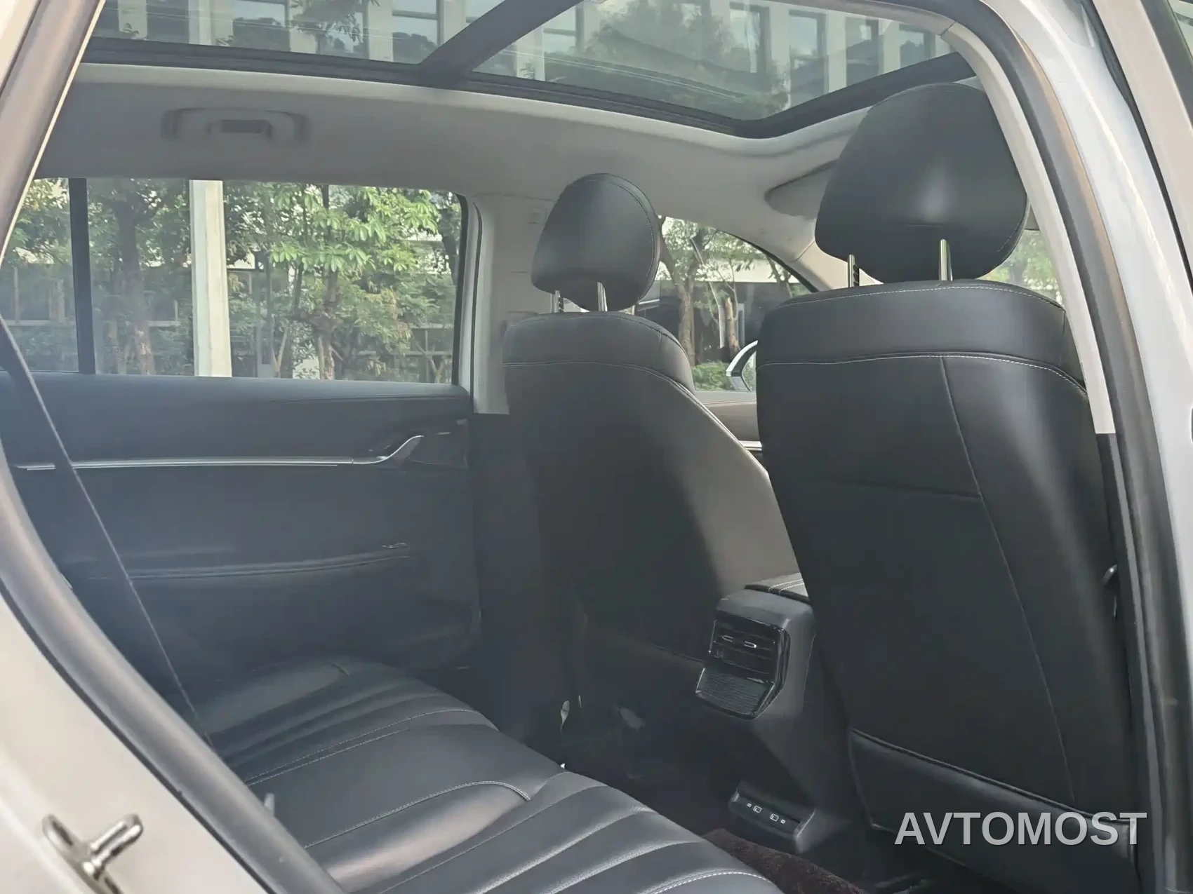Roewe RX5 eMAX 2022 1.5T PHEV Fearless Honor Edition — фото 11