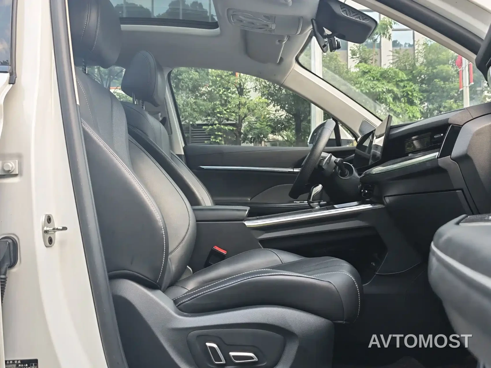 Roewe RX5 eMAX 2022 1.5T PHEV Fearless Honor Edition — фото 12
