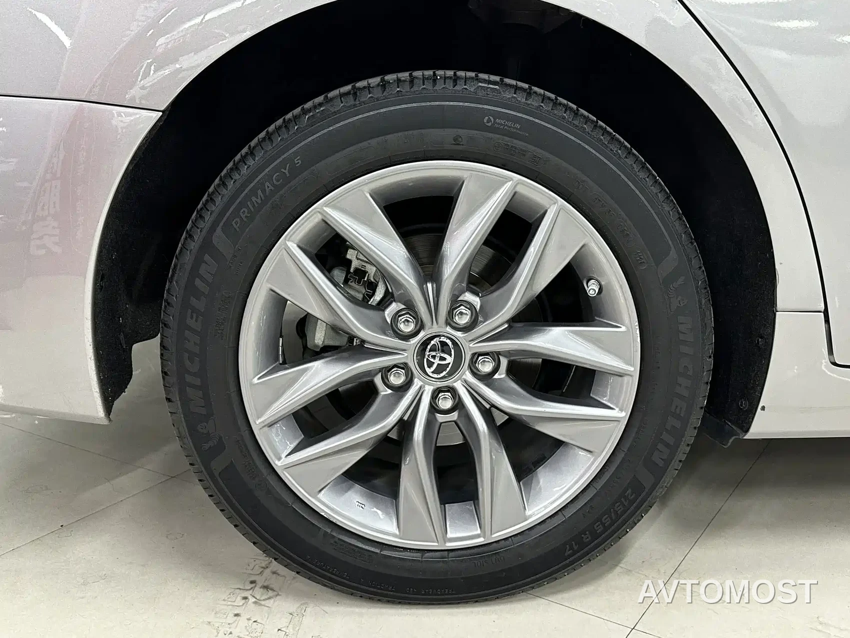 Toyota Avalon 2019 Hybrid 2.5L Luxury Edition China VI — фото 8